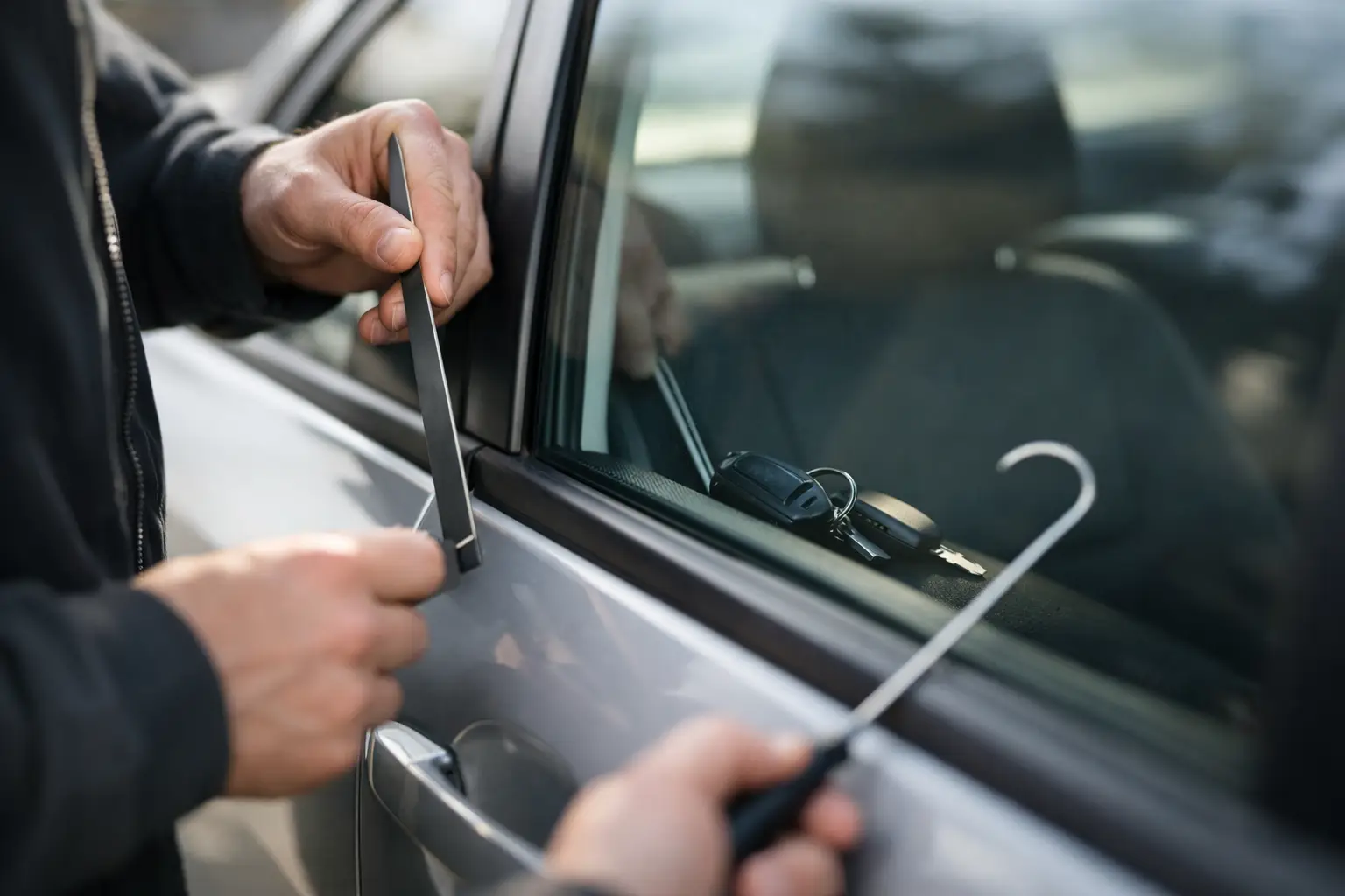 Kiireim viis auto avamiseks lukus võtmete korral